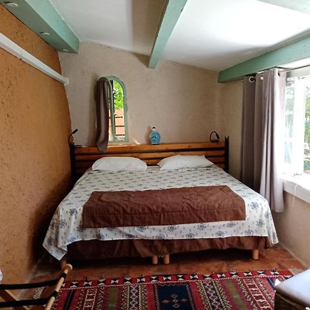 Bed and Breakfast L'Atelier Saint-Maximin  Habitación foto